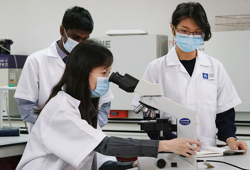 Profesor Madya Fisiologi dan Ketua Sains Praklinikal, Fakulti Perubatan SEGi University itu ingin mendidik anak muridnya untuk menjadi saintis dan penyelidik yang berjaya. 