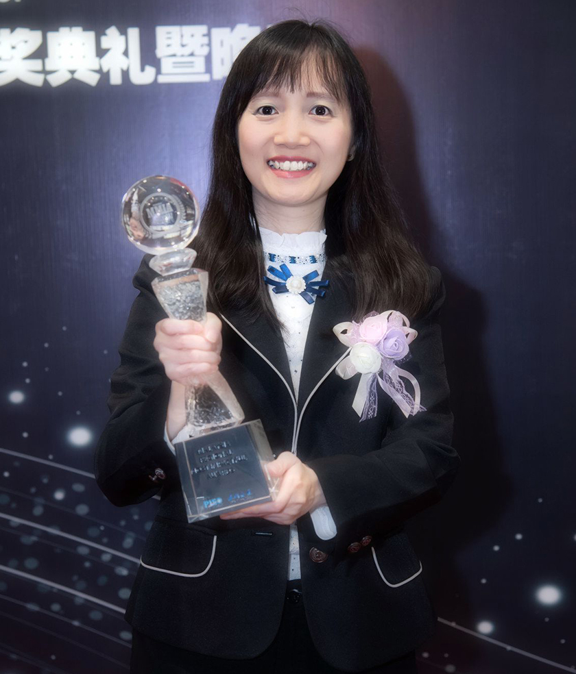 Dr Rebecca merupakan penerima Anugerah Pendidik Muda Paling Berpengaruh di Malaysia pada tahun 2019.