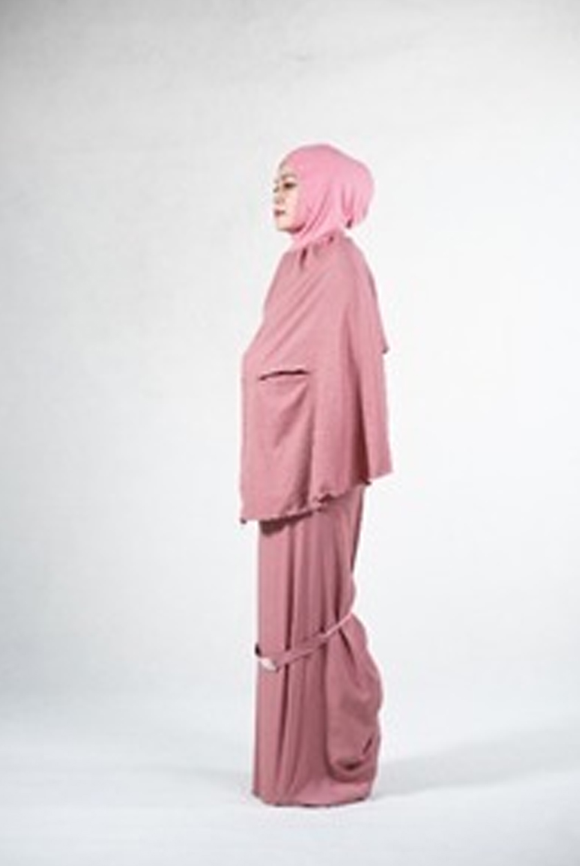 Qayra mempunyai 2 bahagian serta bertuk klasik siluet