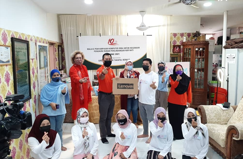 NHM menerima sumbangan komputer riba dan mesin pencetak daripada Great Eastern Takaful untuk kegunaan perniagaan dan pembelajaran dalam talian