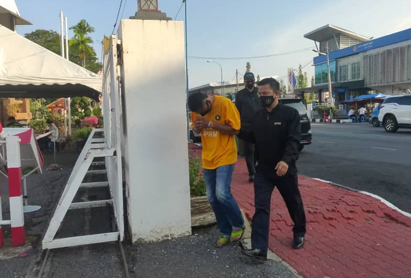 Penahanan suspek adalah susulan daripada penahanan seorang lelaki berusia 33 tahun dua hari lalu di pejabat SPRM Perlis. - Foto Astro AWANI