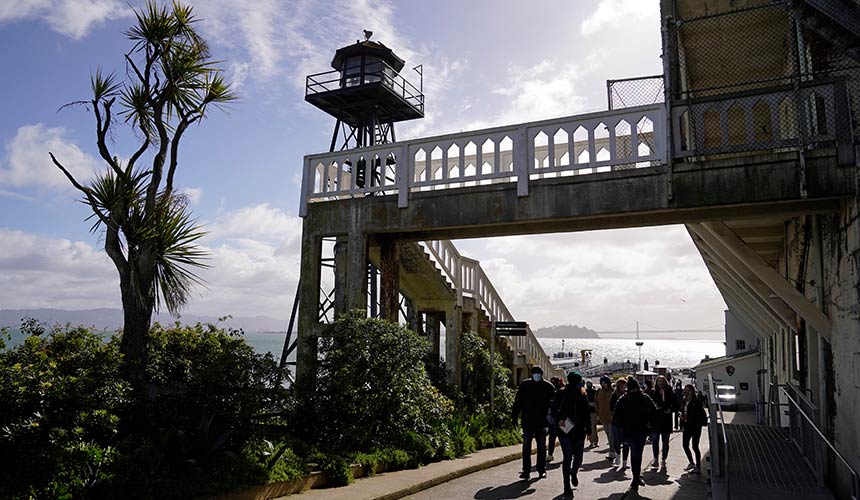 Para pengunjung tidak disediakan sebarang pek makanan sewaktu pakej lawatan tersebut.