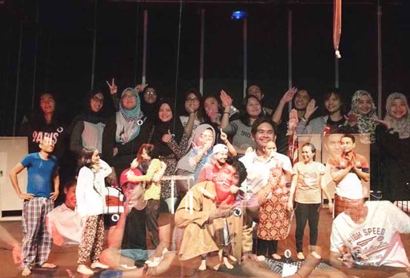 Revolution Stage menyediakan ruangan untuk latihan kepada bakat-bakat muda dan graduan seni