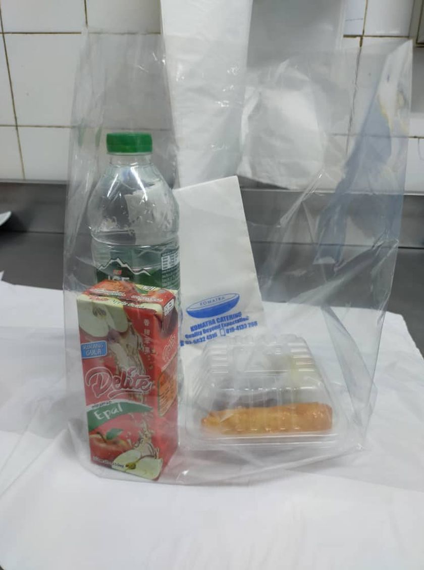 Inilah juadah berbuka kami, ringkas namun pengalamannya sungguh berbeza dan istimewa.