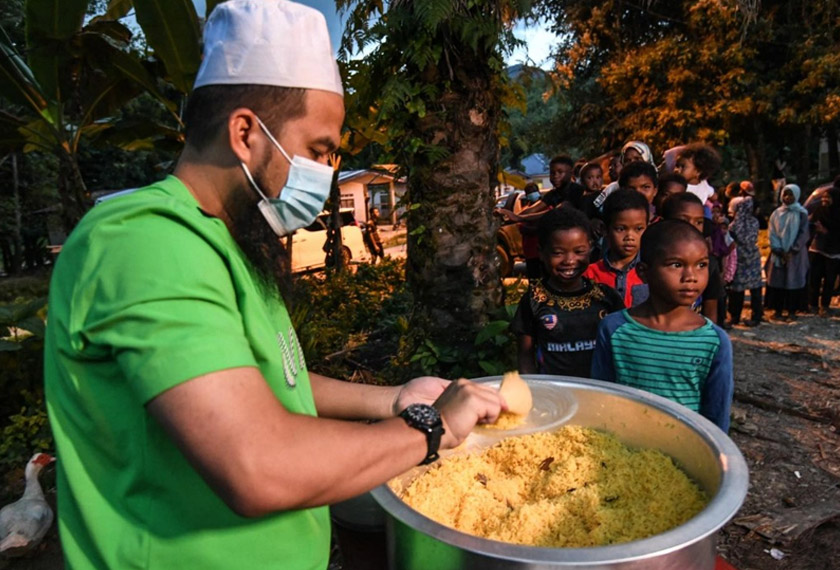 Ebit Lew sentiasa yakin pada penekanan agama bahawa dalam setiap rezeki seseorang inidividu itu, ada rezeki orang lain juga. - Gambar Facebook EBIT LEW