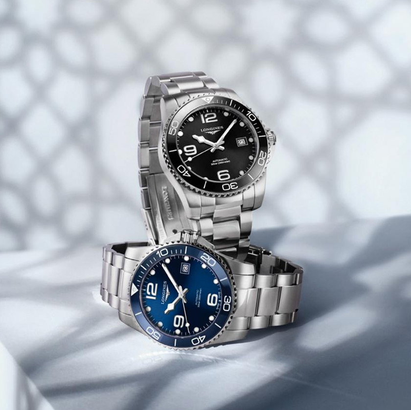 Koleksi ini hadir bersama inovasi tali yang boleh ditukar ganti (tanpa menggunakan sebarang alat) antara gelang keluli dan tali getah.