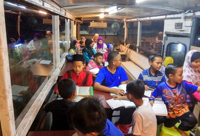 Antara murid-murid yang mengikuti pembelajaran di Pusat Pengajian Taman al-Quran sebelum PKP mula dilaksanakan.
