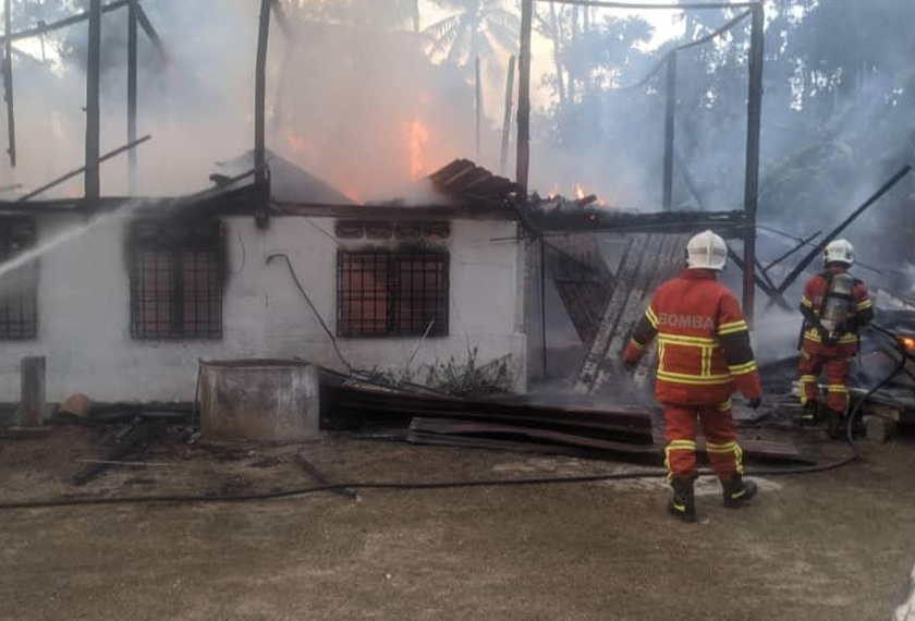 Tragedi Hari Raya pertama: Rumah, kereta, motosikal di Kuala Kangsar terbakar. - Foto ihsan JBPM