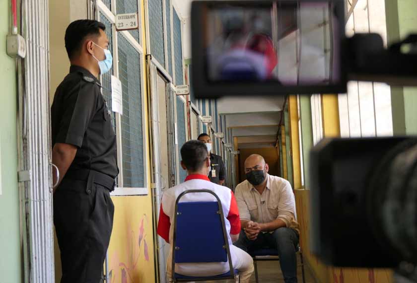 11 tahun berada di tirai besi mengajar Din dan Ramli mengenal erti kebebasan. Gambar: Astro Awani