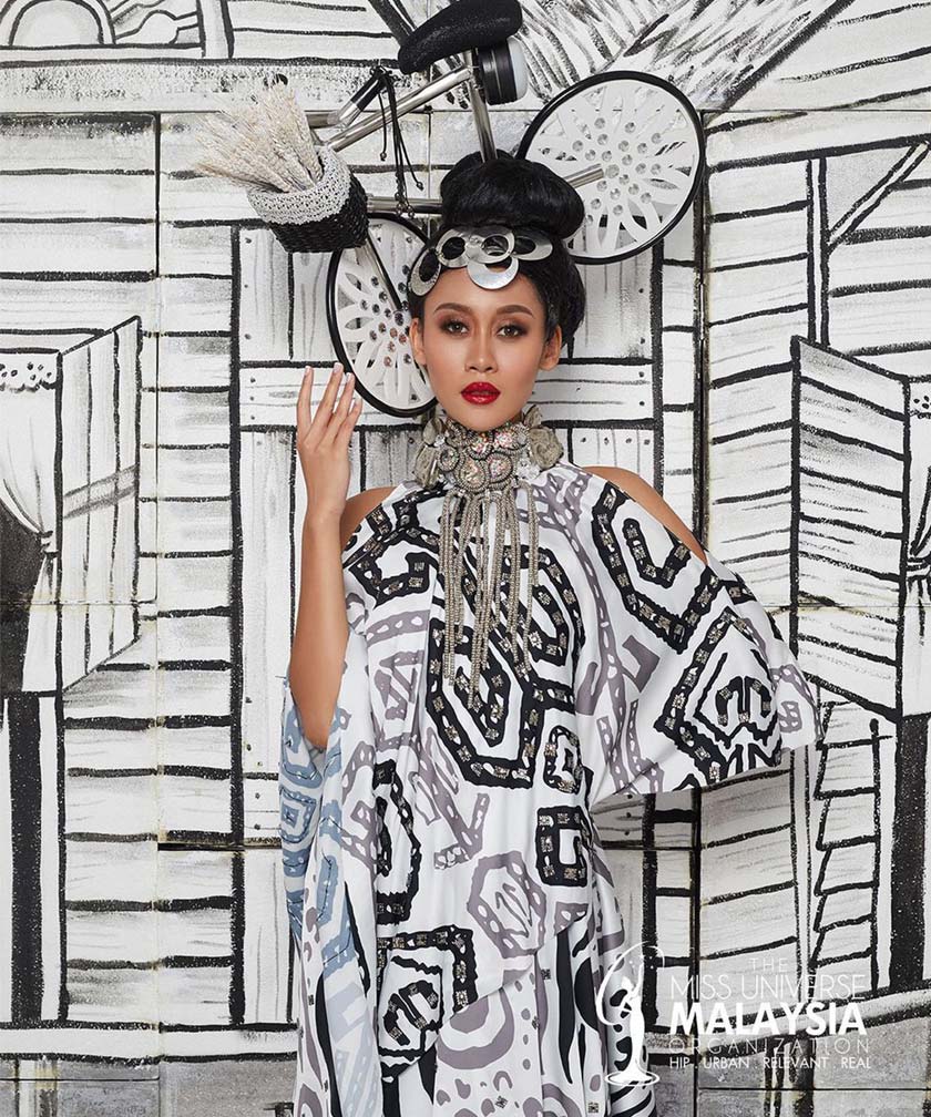 Kampungku sisi pertama National Costume Malaysia yang digayakan Francisca Luhong di Amerika Syarikat. FOTO: Miss Universe Malaysia