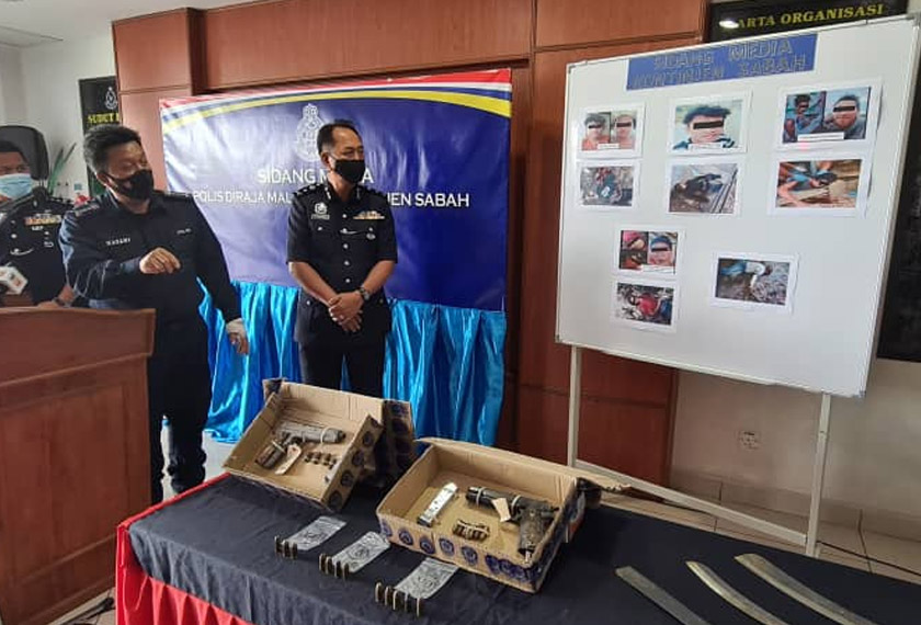 Hazani menerangkan mengenai Ops Khas pada sidang media di IPK Sabah.