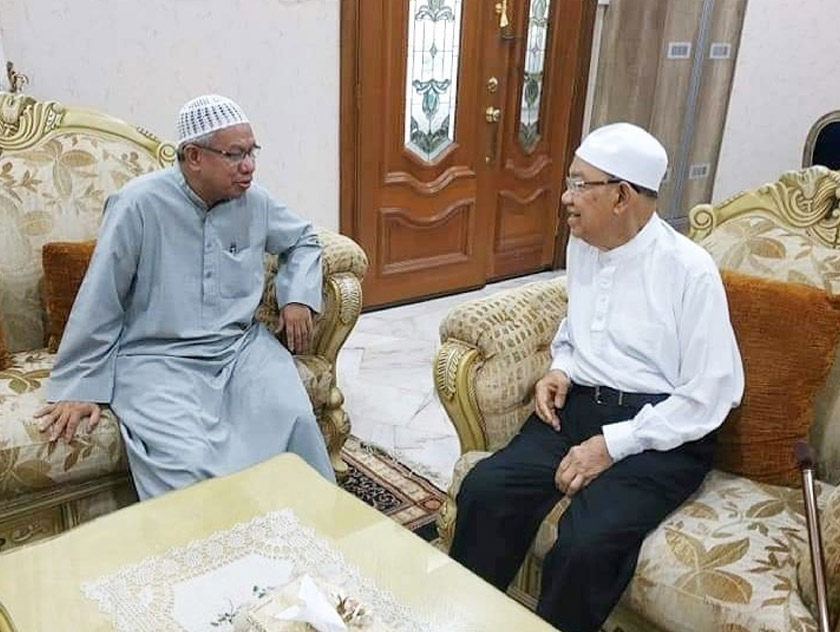 Gambar kenangan Zulkifli Mohamad al-Bakri dan Allahyarham Harussani Zakaria yang dirakamkan tiga tahun lalu.