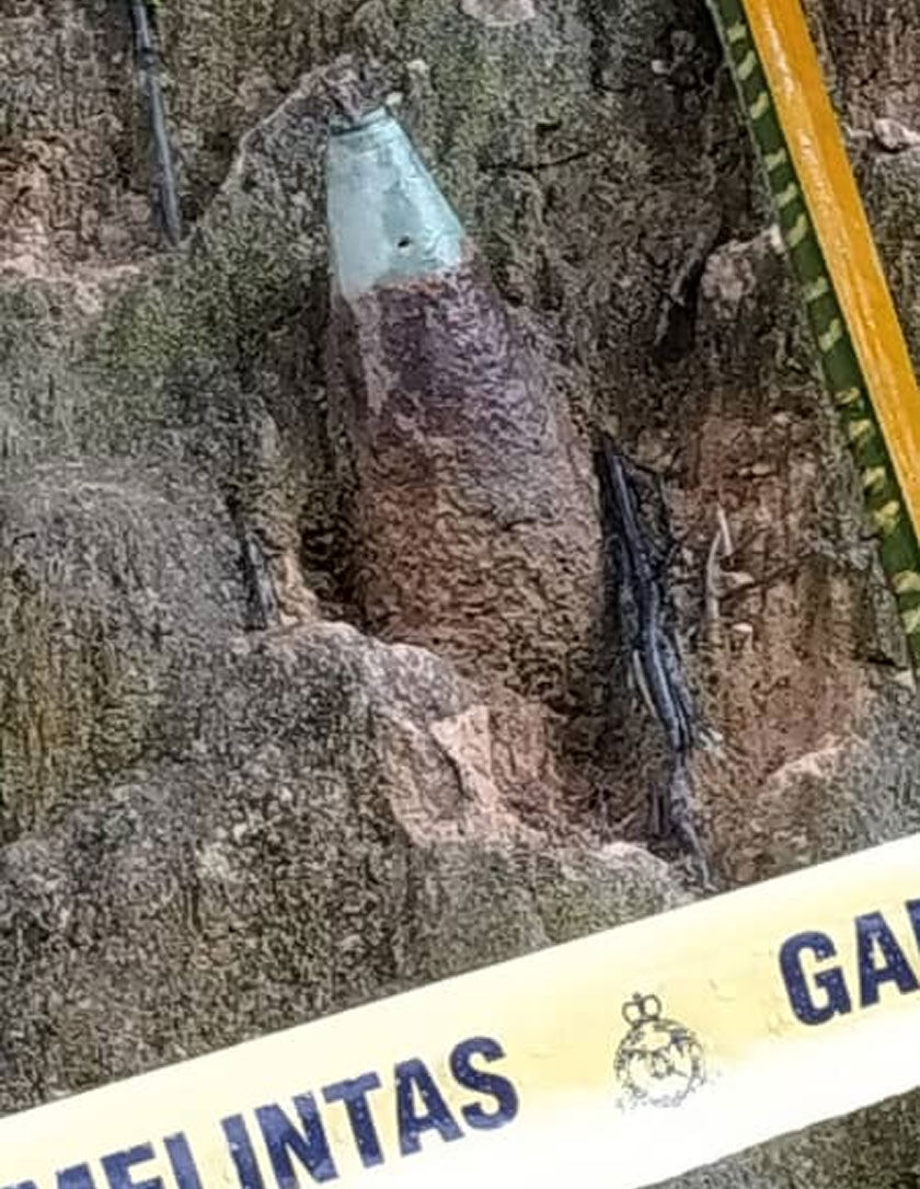 Hasil siasatan polis mendapati, bom dijumpai di tepi laluan untuk mengangkut hasil sawit. Foto PDRM