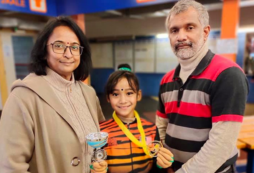 Sree bersama kedua ibu bapanya selepas memenangi tempat kedua Piala Narva pada 31 Oktober lalu. - Facebook Sree Abiraame B Chendren