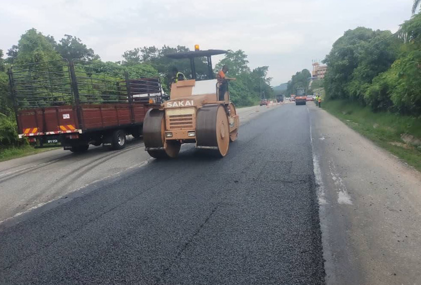  Kementerian Kerja Raya amat serius dalam memastikan jalan raya berada dalam keadaan baik.