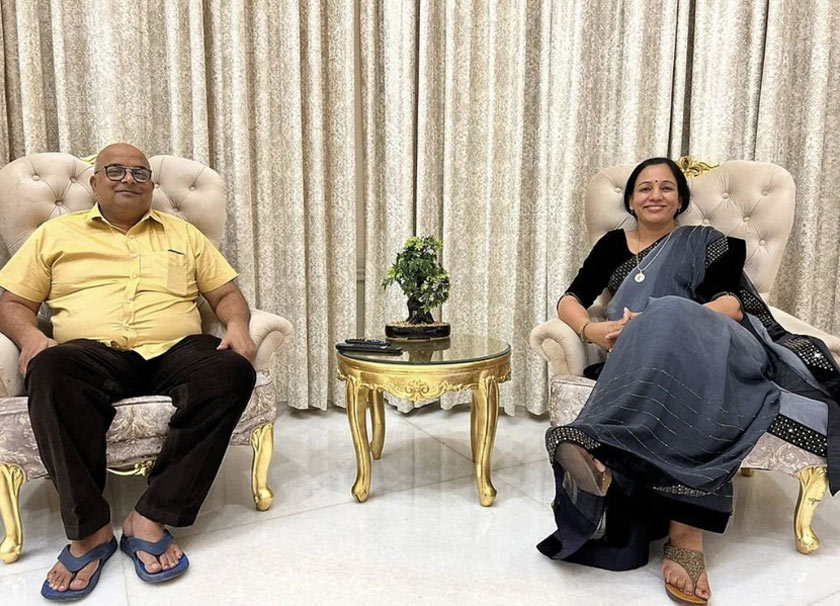 Anand Prakash Chouksey membina rumah untuk isterinya, Manjusha