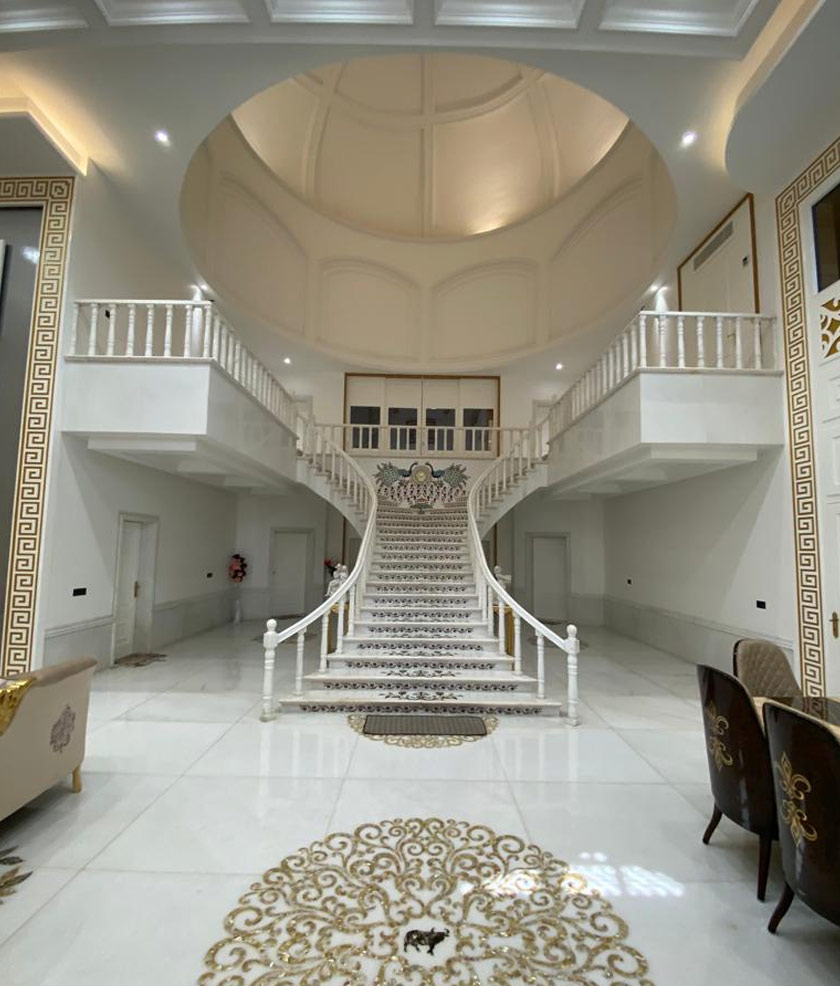 Rumah empat bilik tidur itu terletak di sebuah bandar kecil di tengah India