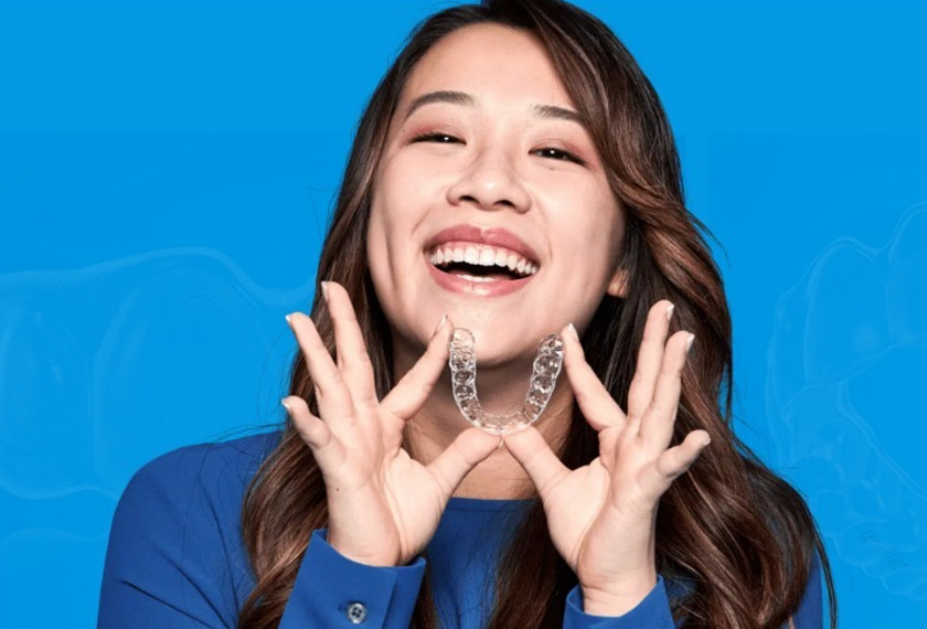 Rekaan pendakap gigi Zenyum yang lut sinar ini menjadi alternatif kepada kaedah tradisional, pendakap gigi logam.