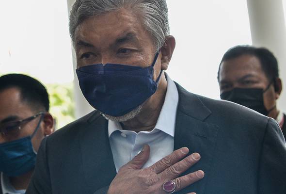 Zahid adalah 'bos' yang mempunyai kuasa, kawalan penuh ke atas Yayasan ...