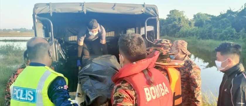 Jasad mangsa diserahkan kepada pihak polis jam 7.57 pagi untuk tindakan lanjut. Foto JBPM Kedah