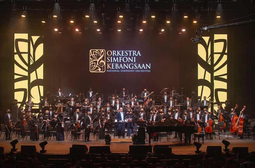 Kemunculan Datuk Ramli MS membawa nilai tambah buat persembahan Misha. - Foto: Istana Budaya