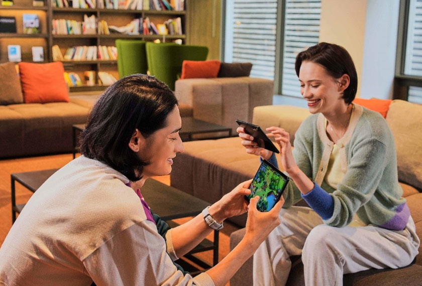 Galaxy Z Fold3 5G menawarkan skrin sinematik menarik dengan menukar tompok piksel dengan pindaan minimum dalam meningkatkan kawasan boleh dilihat.