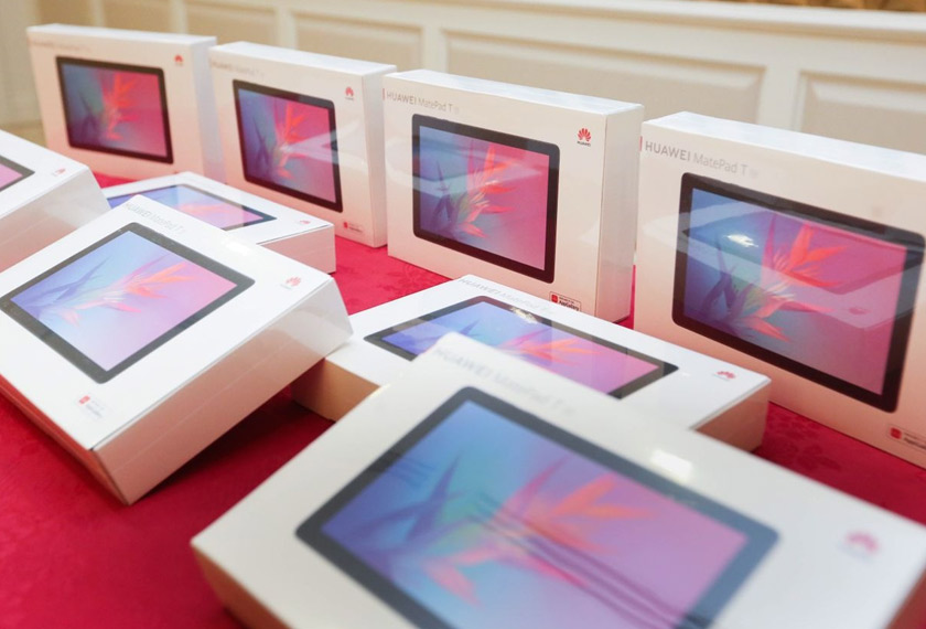 Antara tablet yang disumbangkan Huawei Malaysia kepada pelajar. - Foto Huawei Malaysia