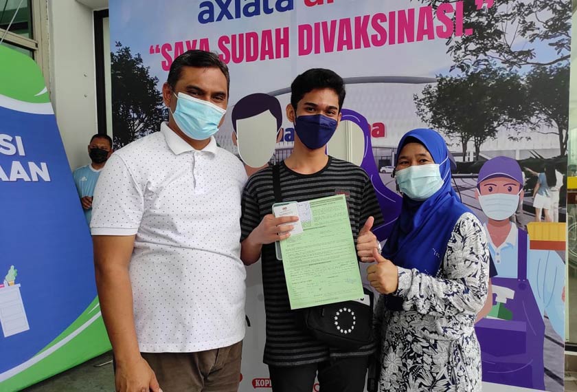 Meskipun tarikh dan masa mereka sama dengan orang dewasa namun semua proses, dari pendaftaran sehinggalah pemantauan selepas divaksin, segalanya berjalan lancar.