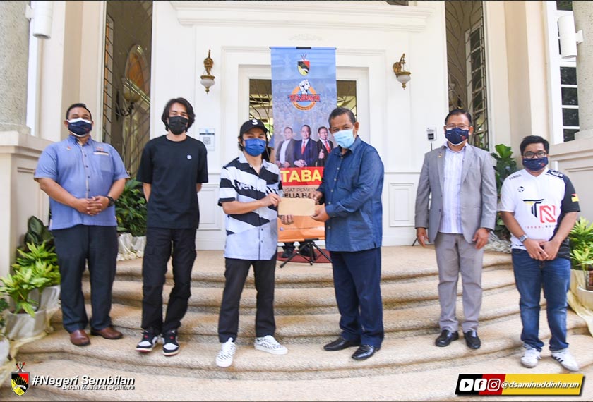 Apa yang membanggakan, Daddyhood dan Soloz turut menyumbangkan dana bagi pembangunan belia di Negeri Sembilan.