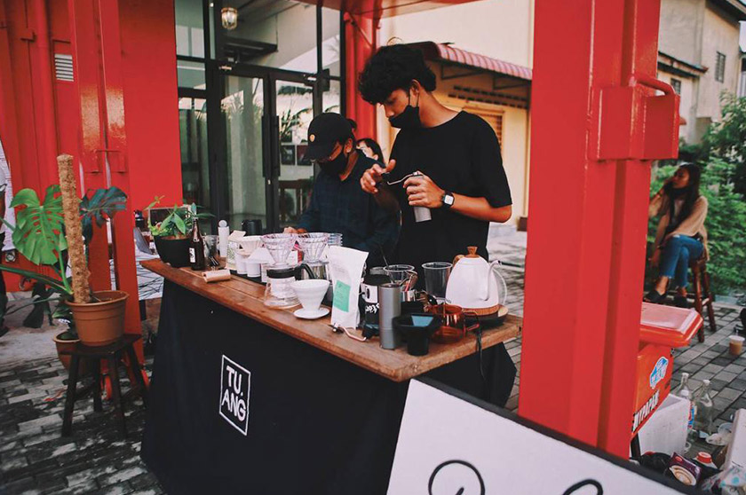 Mereka biasanya menghebahkan mengenai lokasi serta masa acara Pasar Kopi Sehari akan diadakan di media sosial.