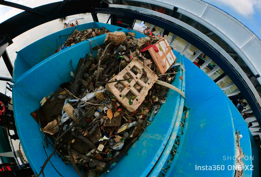 Sampah yang berjaya dikumpul di Interceptor 005 di muara Sungai Klang. Gambar: Astro AWANI