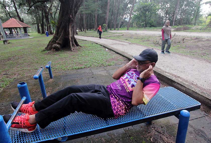 Sebelum berbuka, lakukan senaman yang rendah intensiti dan tidak memudaratkan. - Gambar hiasan/BERNAMA