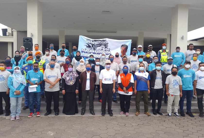 Sebahagian wakil jabatan dan sukarelawan yang bersama hadir untuk menjayakan Kembara Ramadan DUN Guai Siri 13 ini, semalam. - Astro AWANI