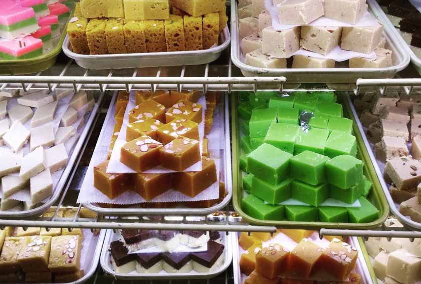 Chaand Raat merupakan acara pertukaran pencuci mulut dan hidangan manis. - Gambar media sosial