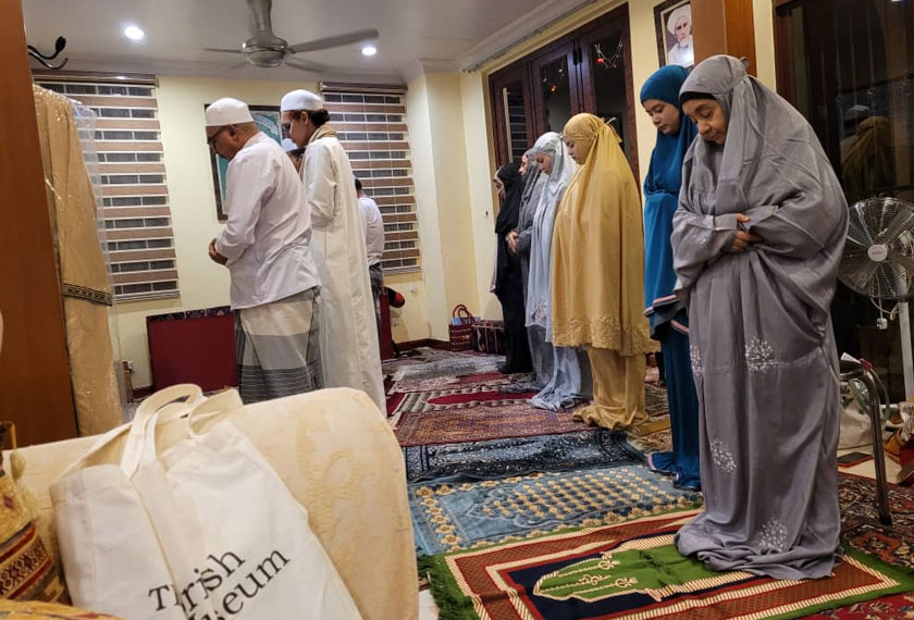 Syed Hashim Ali bersama keluarganya sentiasa mementingkan amalan solat berjemaah terutamanya di bulan Ramadan.
