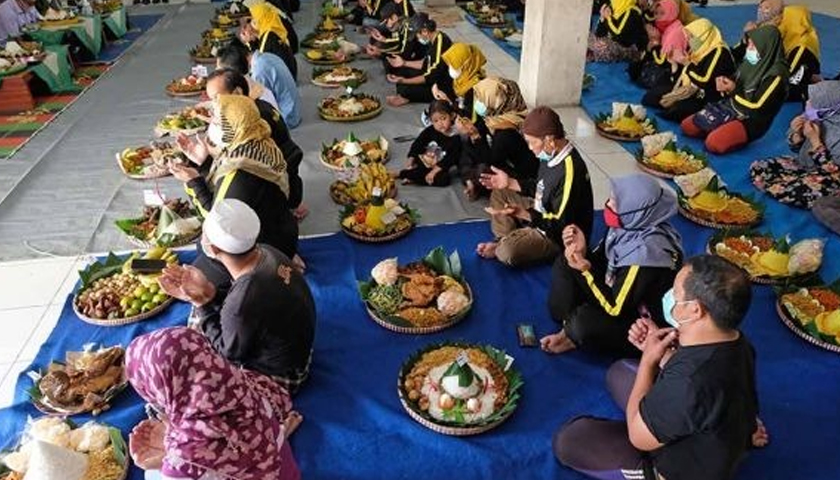 Mengikut masyarakat setempat, tradisi punggahan ini dilakukan bagi menaikkan darjat manusia ketika menjalani ibadah di bulan Ramadan. Gambar: Media Sosial