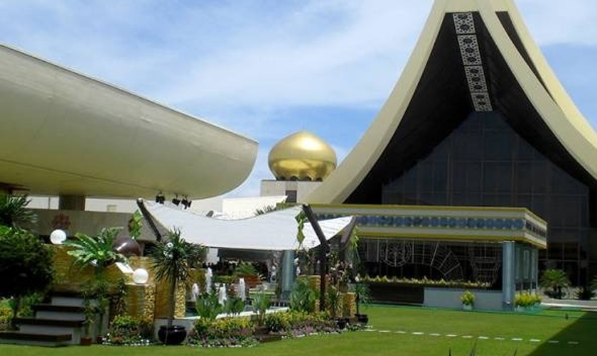 Istana Nurul Iman dibuka buat semua umat Islam di Brunei untuk menunaikan solat sunat Tarawih. Gambar: Media sosial