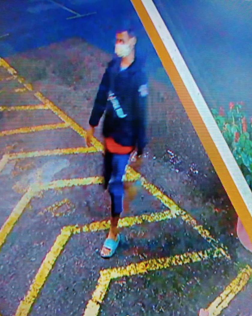 Hasil semakan kamera litar tertutup (CCTV) berjaya mengesan suspek seorang lelaki.