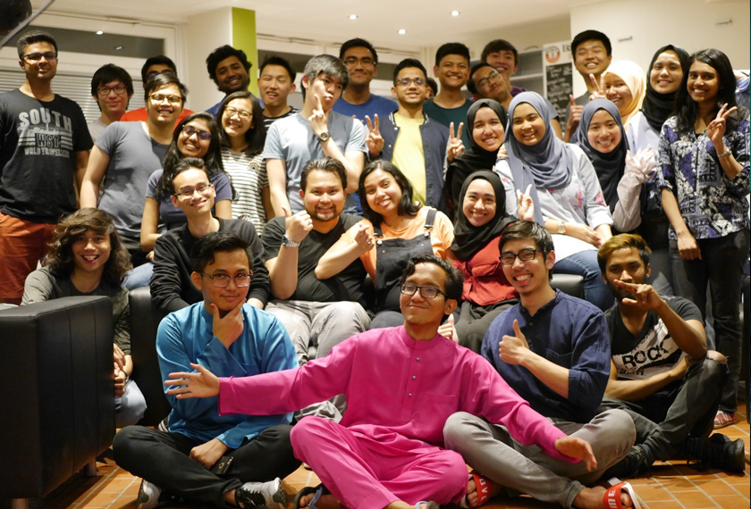 Komuniti Malaysia di bandar Franken sangat ramai (lebih kurang 30-40 warga Malaysia), jadi suasana berbuka sangat meriah namun tetap sederhana.