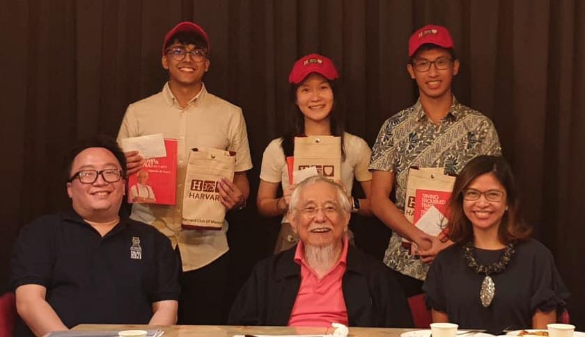 The Harvard Club of Malaysia presenting tokens of recognition to the Malaysian incoming freshmen Harvard College Class of 2026. From left to right, seated: Nick Khaw, Lin See Yan, Nadiah Wan.