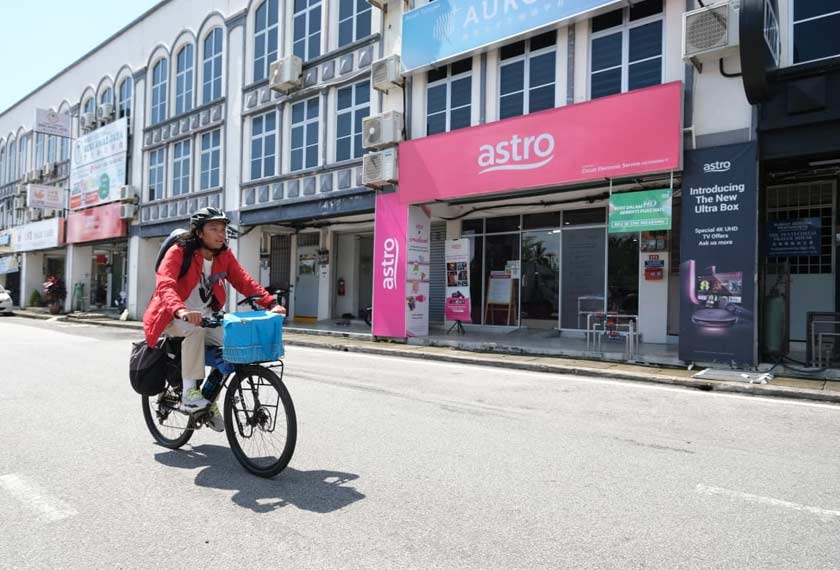 Karya berjudul “Tujuh Hari Di Bawah Matahari” itu menampilkan barisan pelakon hebat seperti Nadhir Nasar, Pekin Ibrahim dan Sherie Merlis.