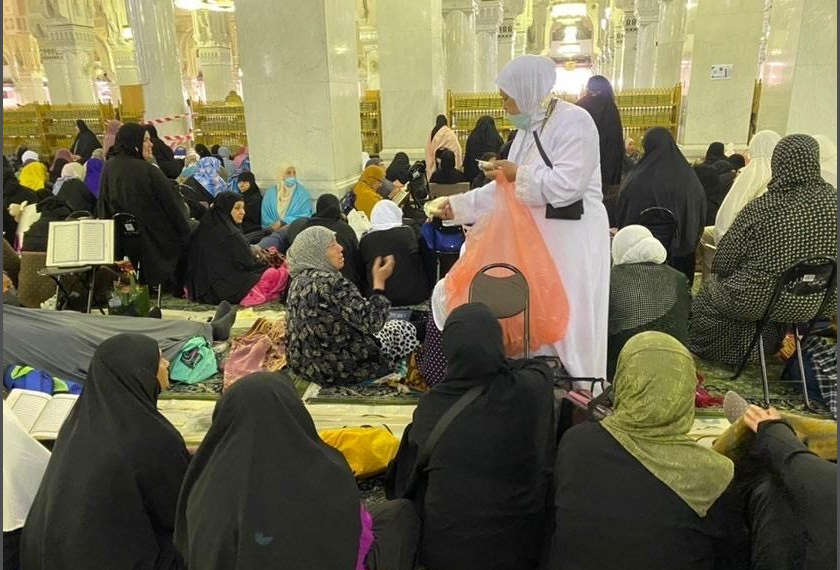 Suasana berbuka puasa cukup berbeza dengan kemeriahan umat Islam yang datang dari seluruh dunia.
