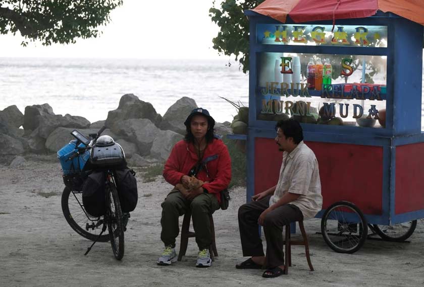 Karya berjudul “Tujuh Hari Di Bawah Matahari” itu menampilkan barisan pelakon hebat seperti Nadhir Nasar, Pekin Ibrahim dan Sherie Merlis.