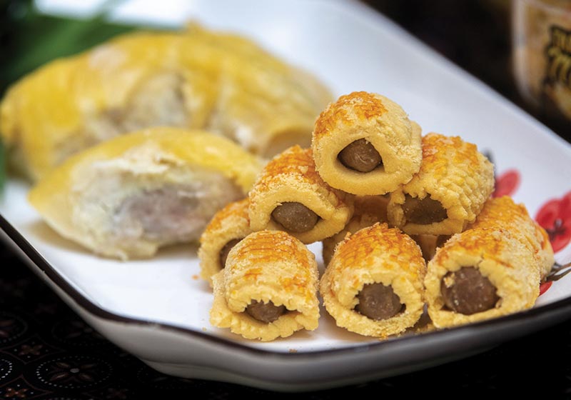 Siti Khairunnisa berkata setiap kali musim durian, dia memang mempunyai lebihan simpanan lempuk durian kerana keluarganya turut mengusahakan kebun raja buah itu seluas 16 hektar. - Foto BERNAMA