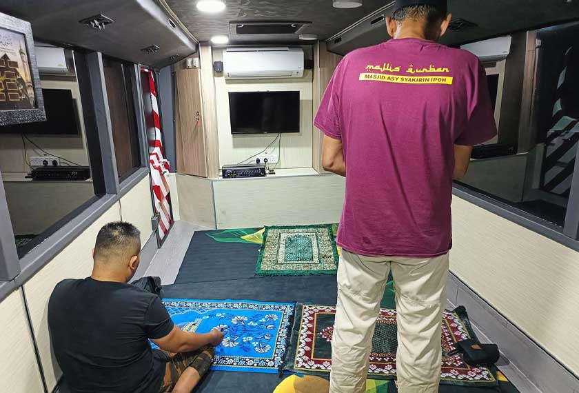 Ruang surau ini boleh memuatkan seramai 15 orang. - Foto Astro AWANI