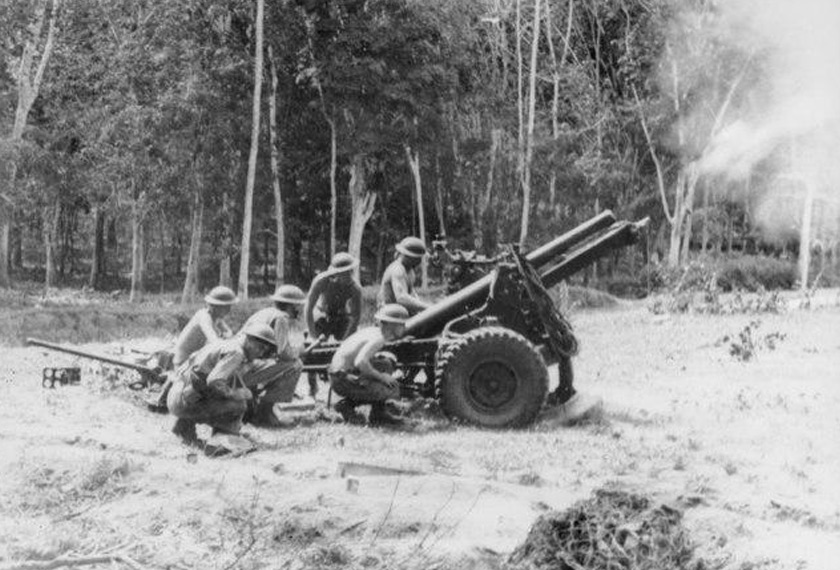 Tentera British menggunakan kelebihan tembakan artileri dalam Battle of Kampar. - Foto ihsan Nor Hisham.