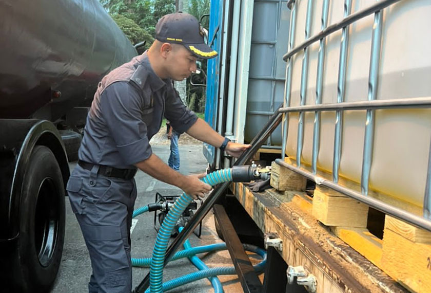 Anggota KPDNHEP ketika lakukan serbuan. - Foto KPDNHEP