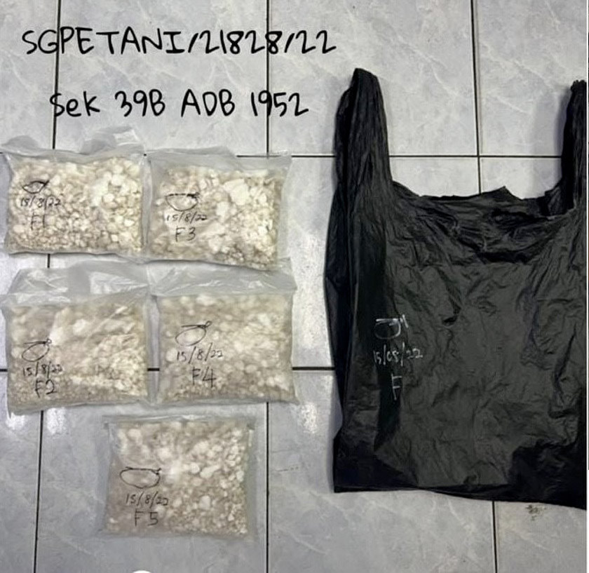 Antara dadah yang dirampas dalam serbuan oleh anggota Jabatan Siasatan Jenayah Narkotik, Ibu Pejabat Polis Kontinjen (IPK) Kedah. - Foto PDRM