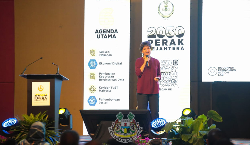 Raworth sedang mengendalikan Bengkel Doughnut Economic: Remaking the Future of Cities. - Foto ihsan MBI