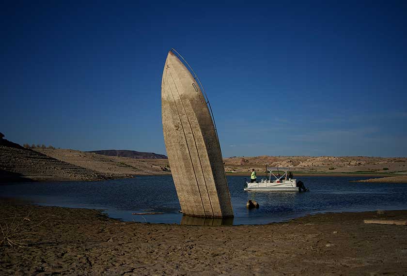 Beberapa rangka bot dan kapal yang tenggelam, mula timbul. - Reuters